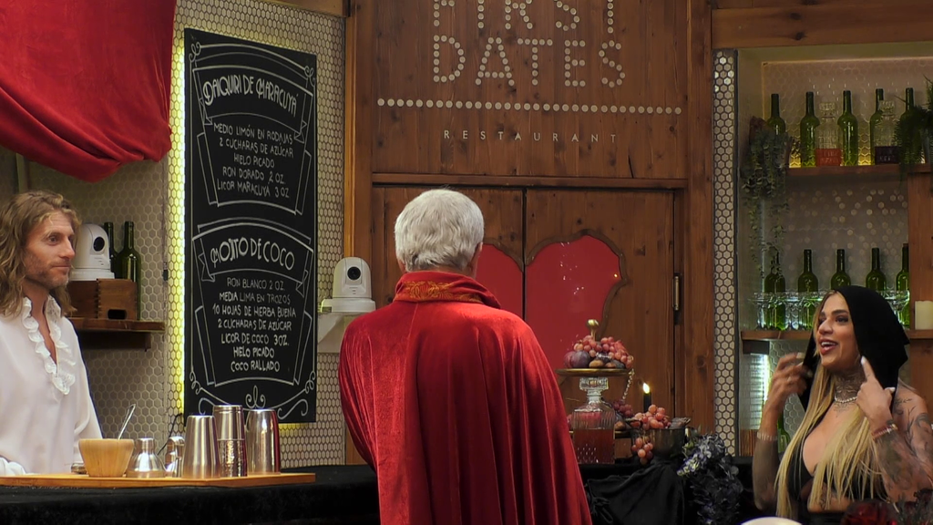 Una soltera intenta ligar con Matías Roure antes de su cita: ‘la novia de Chucky’ pone a temblar el especial de Halloween en ‘First Dates'