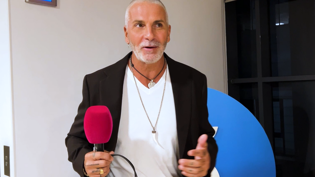 Carlos Alba luce su gran cambio físico y emociona con su mensaje de superación 'Supervivientes All Stars' Exclusivo Web 31/10/25