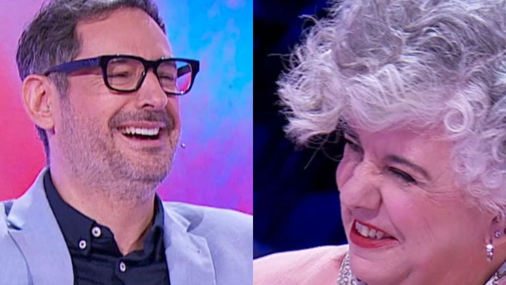 El ataque de risa de Eugeni Alemany y una concursante tras golpear el decorado de 'Agárrate al sillón'