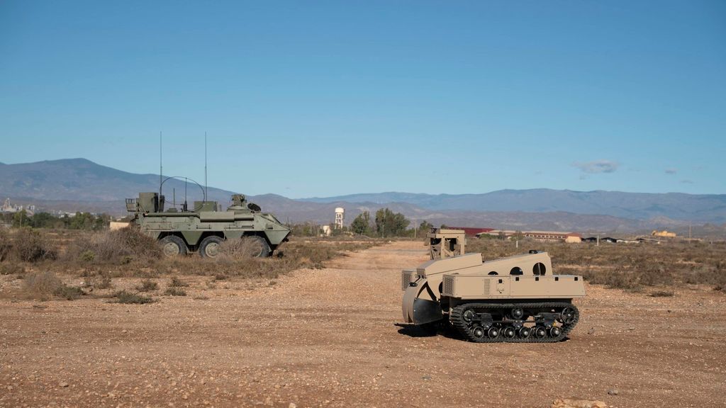 El Ejército de Tierra realiza una demostración dinámica que integra sistemas robotizados en Viator (Almería)