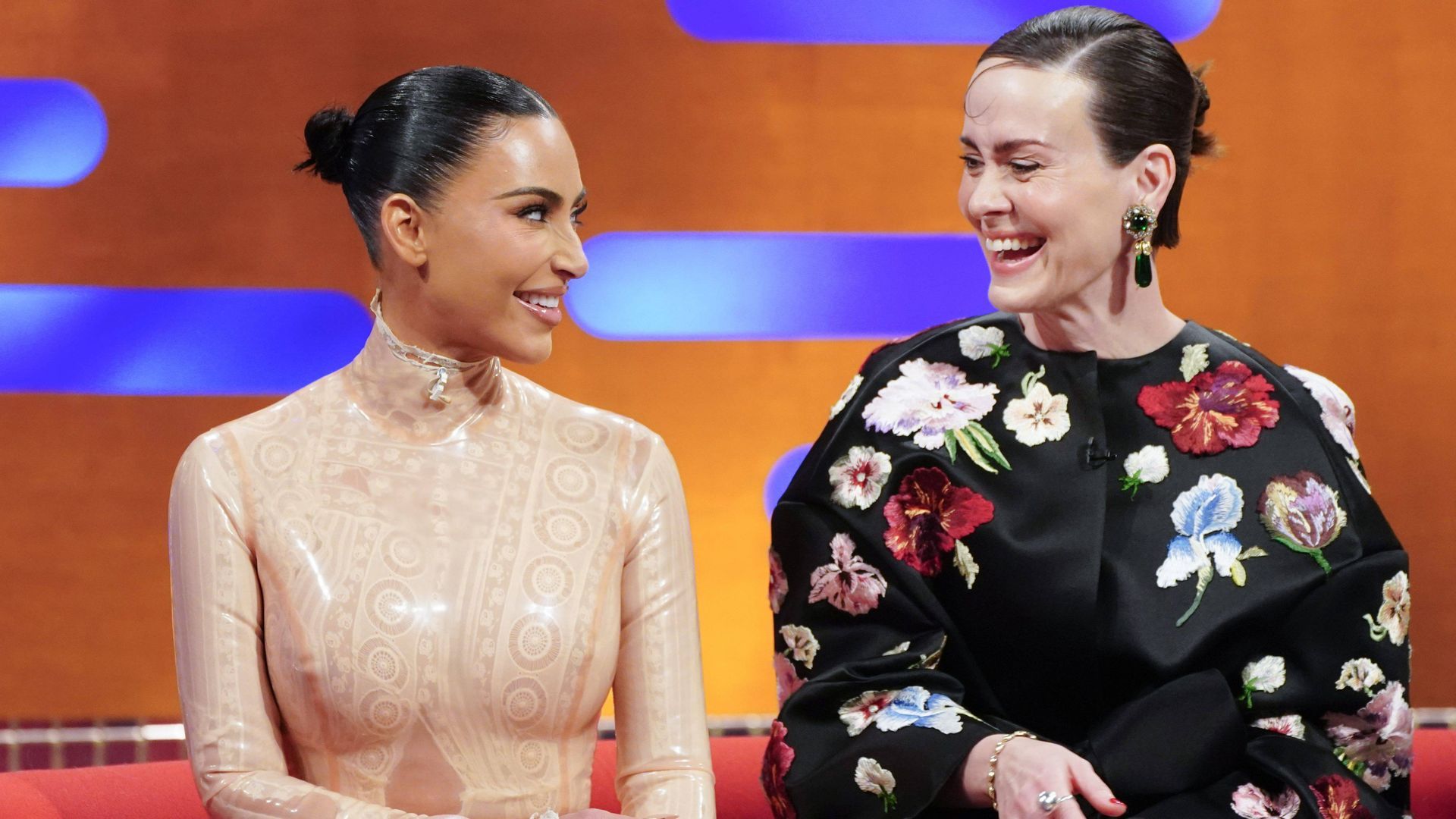 Kim Kardashian y Sarah Paulson