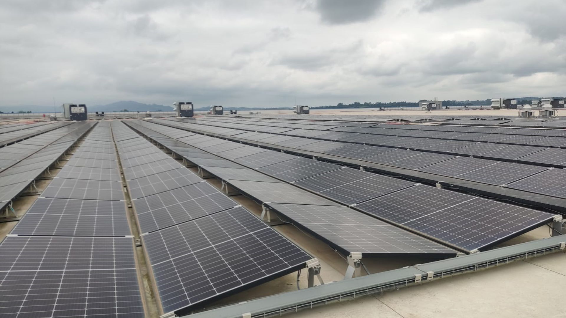 Archivo - Placas solares