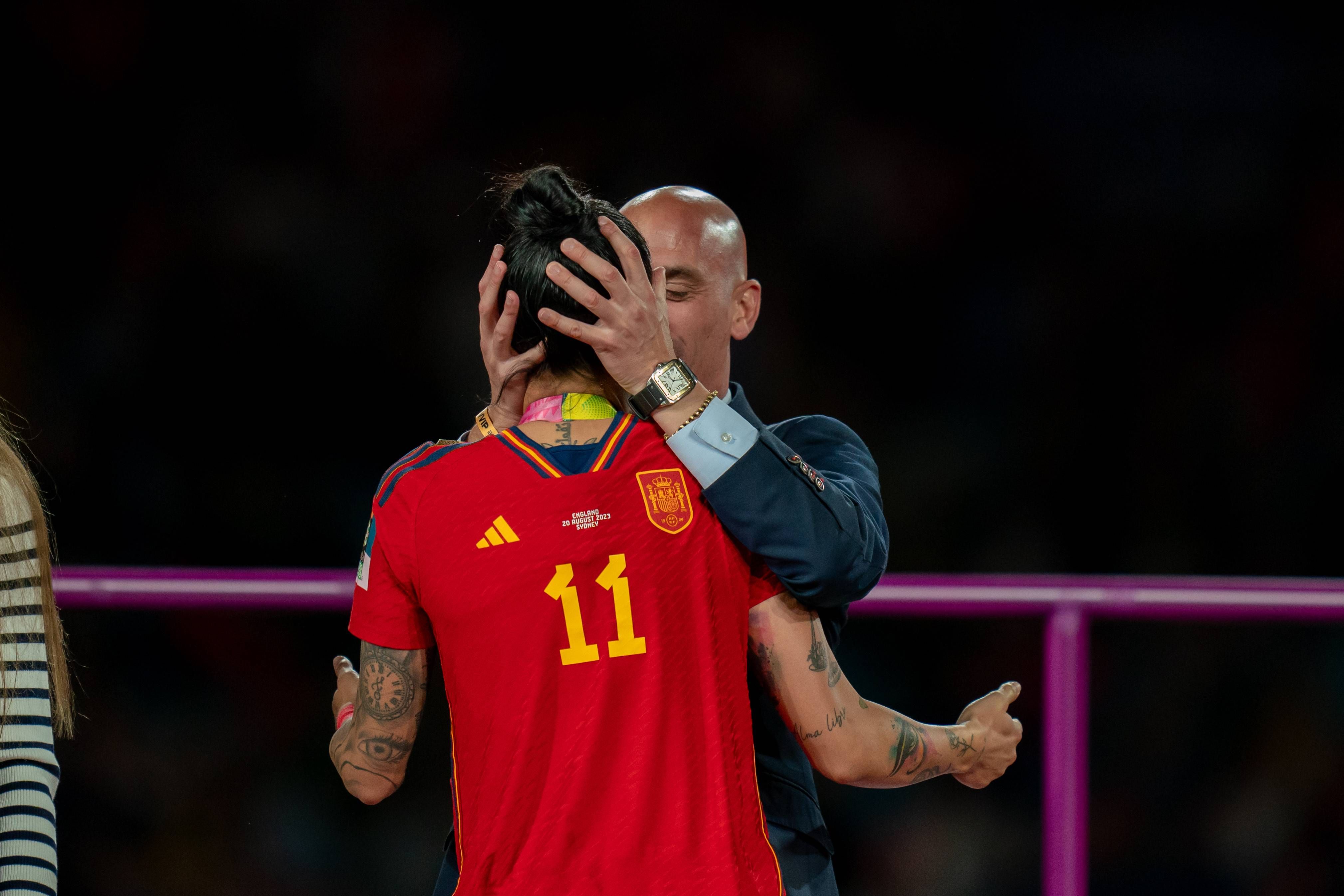 Luis Rubiales besa a Jenni Hermoso en la final del Mundial femenino de fútbol.