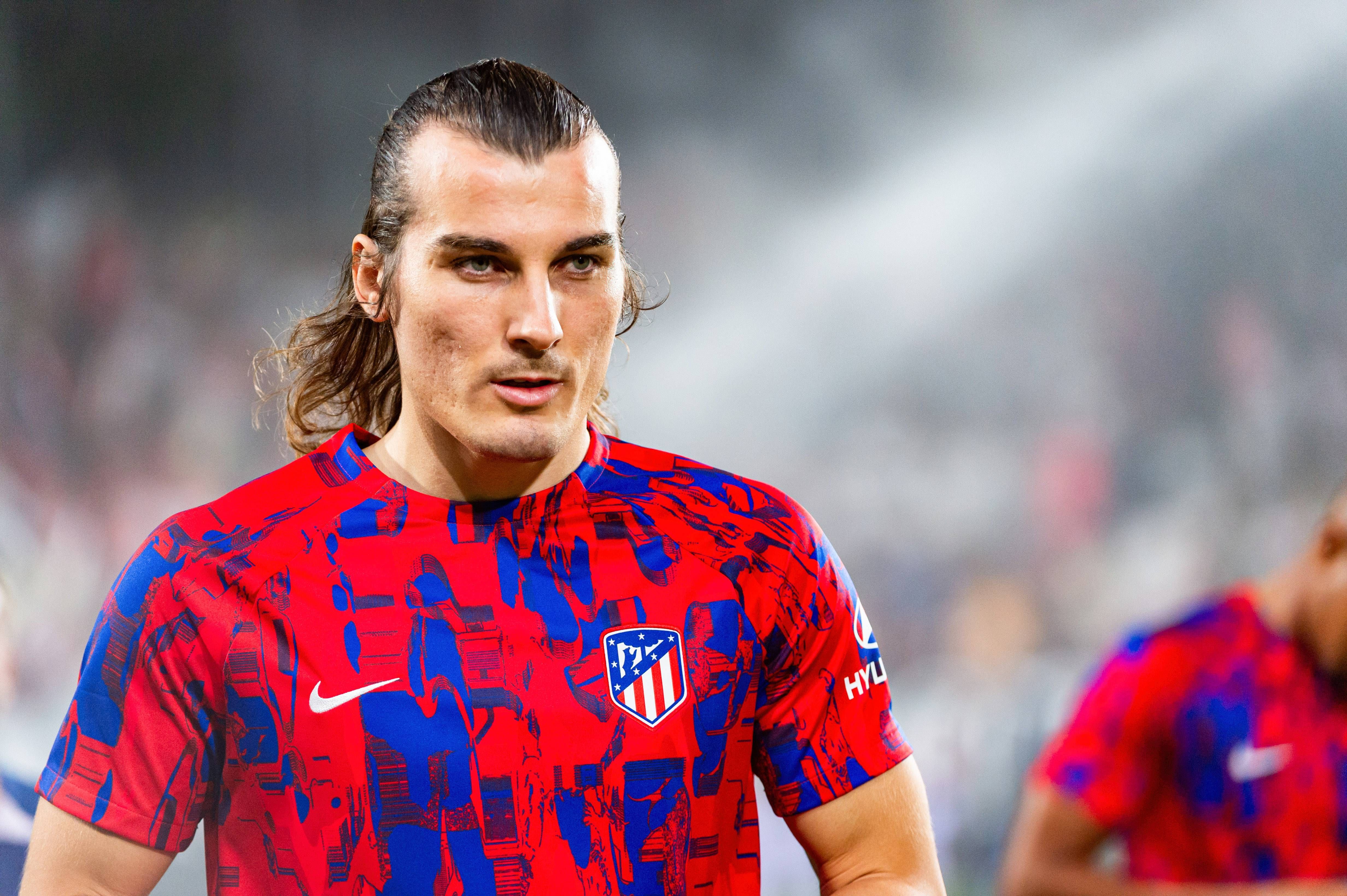 Çaglar Soyuncu, en un calentamiento del Atlético de Madrid (Foto: Cordon Press).