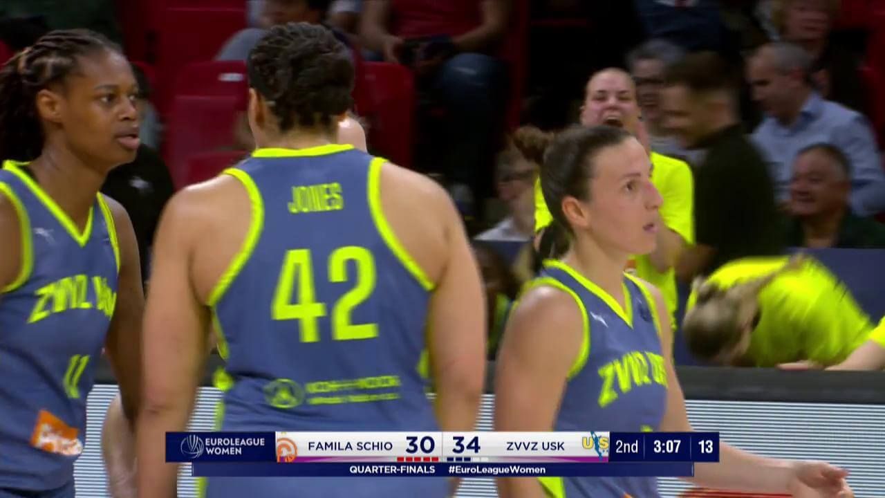  Teja Oblak, jugadora del ZVVZ USK Praha (ElDesmarque)