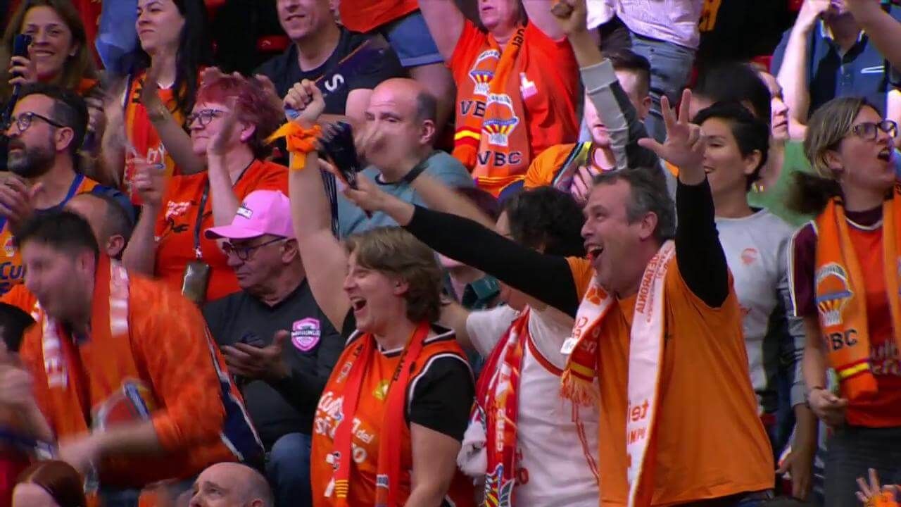  La afición de Valencia Basket, en el Príncipe Felipe