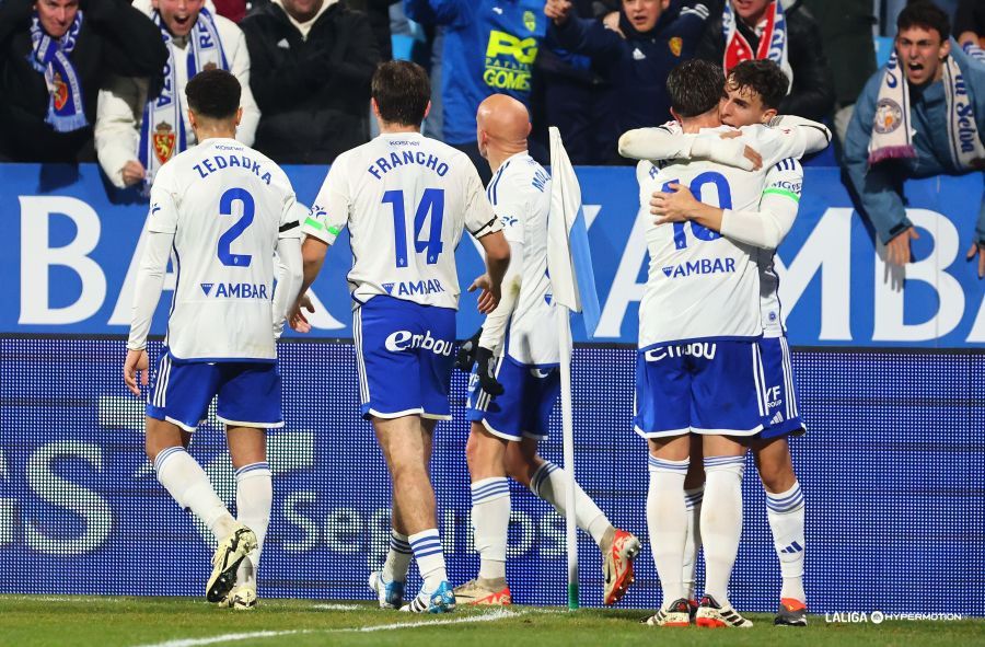  Los jugadores del Real Zaragoza celebran el gol de Víctor Mollejo (Foto:LALIGA Hypermotion)
