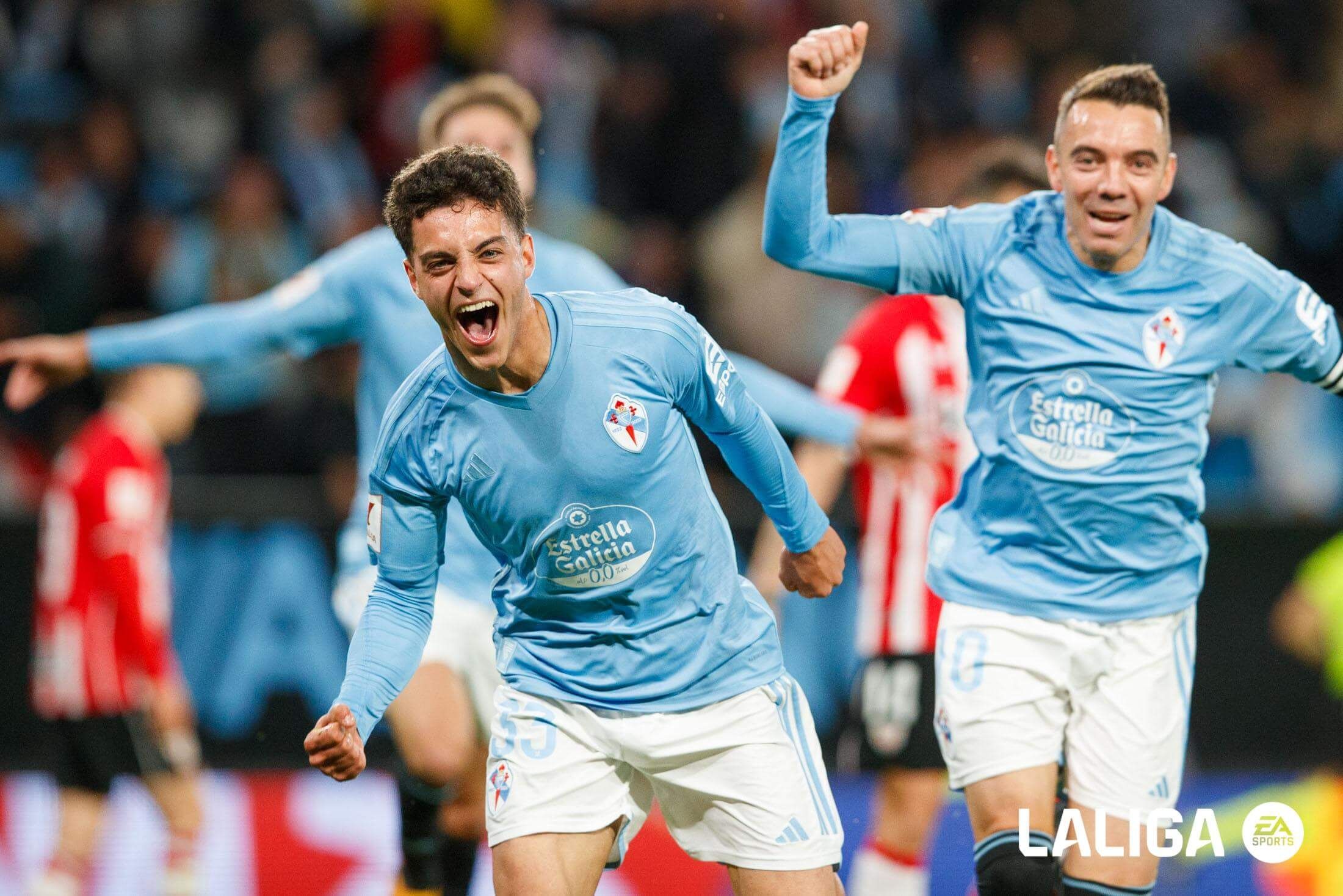  Hugo Álvarez celebra su gol en el Celta - Athletic.