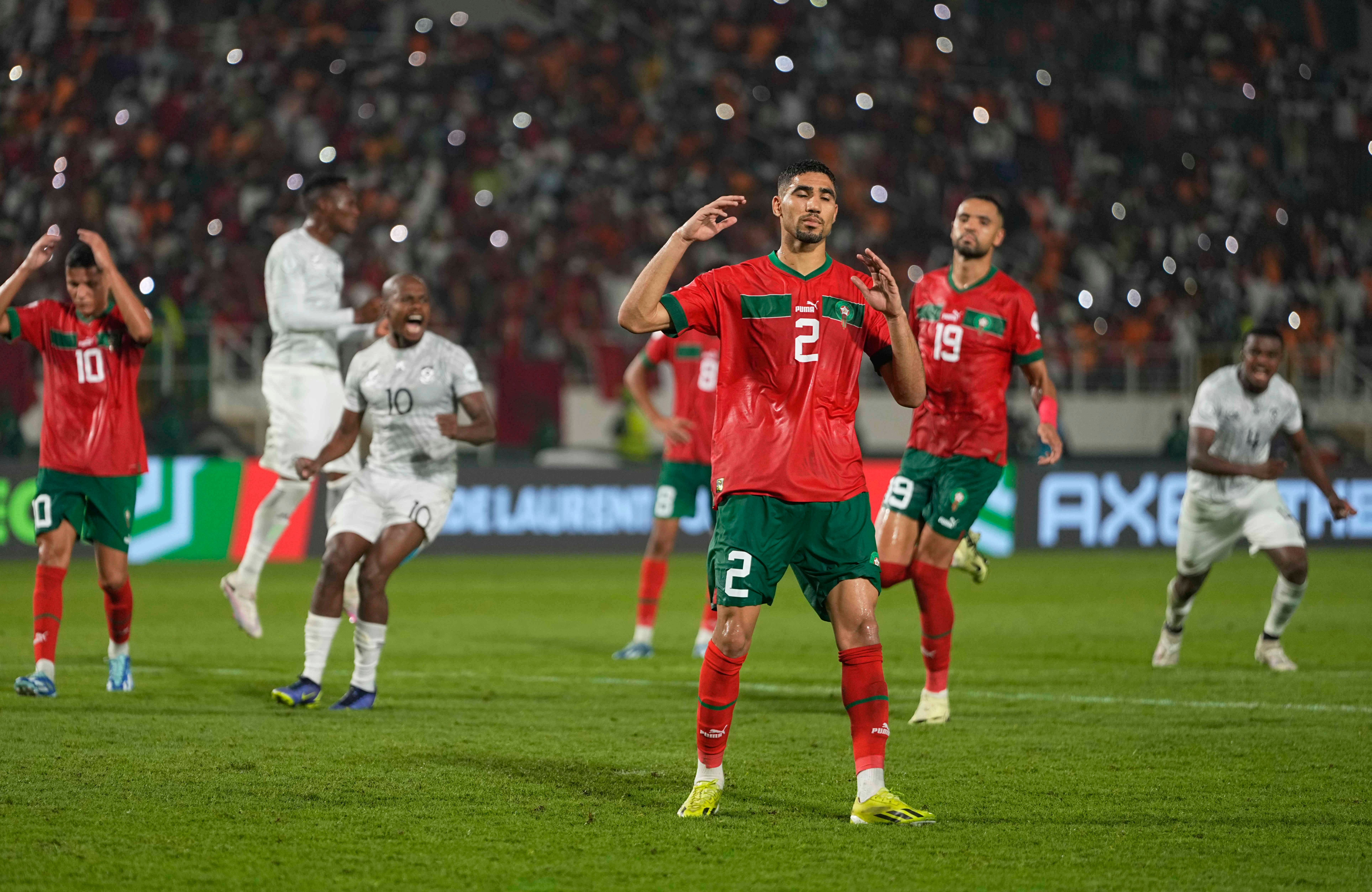 Achraf Hakimi después de fallar su penalti en el minuto 85.