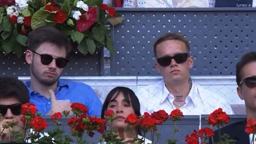 Aitana viendo a Carlos Alcaraz a escasos metros de Miguel Bernardeau