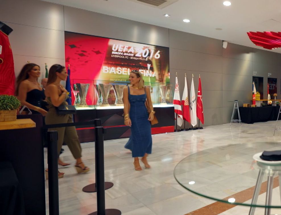 Alba Silva y sus amigas en el palco del Ramón Sánchez-Pizjuán ('WAGS: Ellas también juegan')