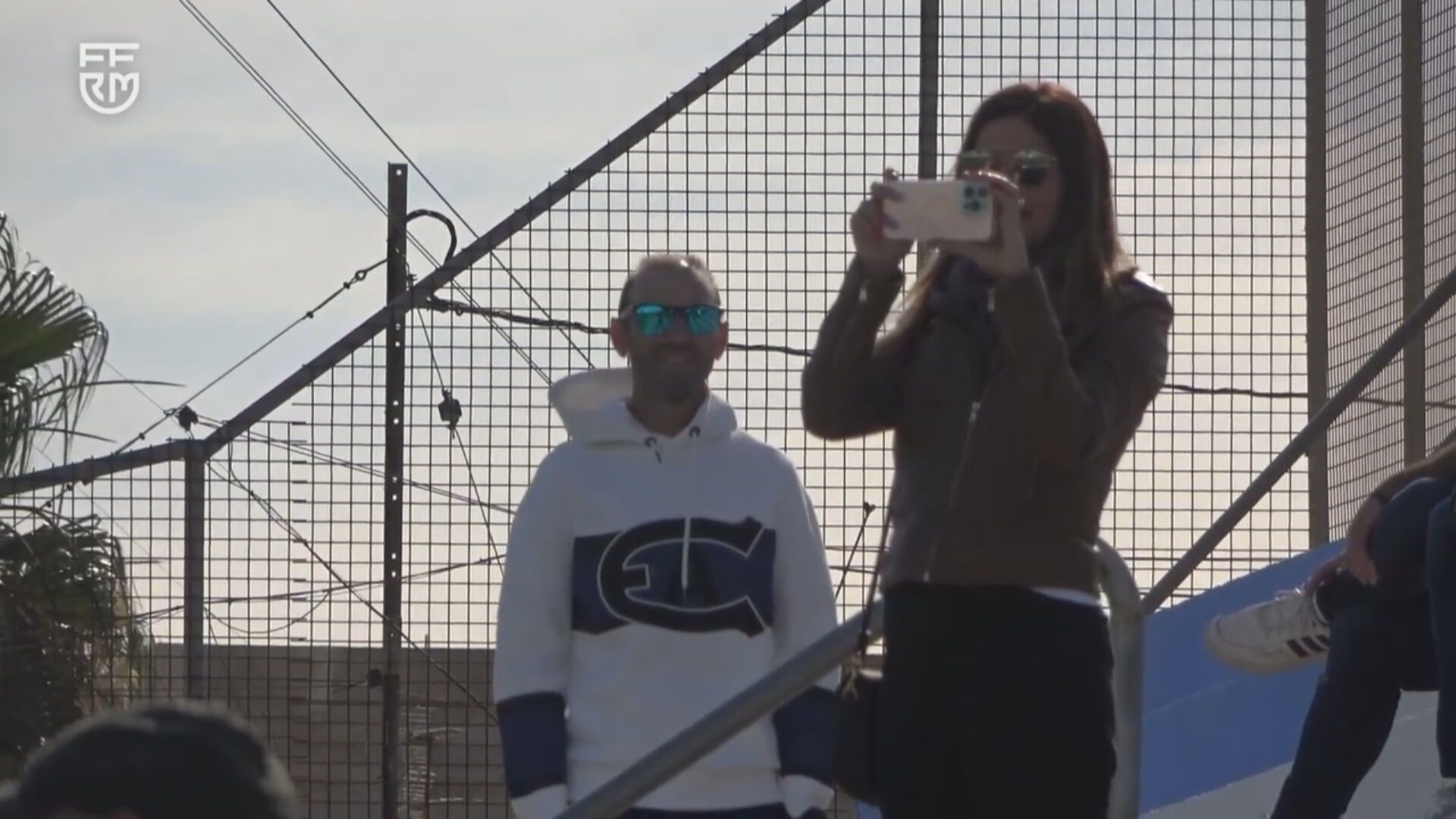  Alejandro Valverde, apoyando a su hijo Pablo desde la grada (Foto. Federación de Fútbol de la Región de Murcia).