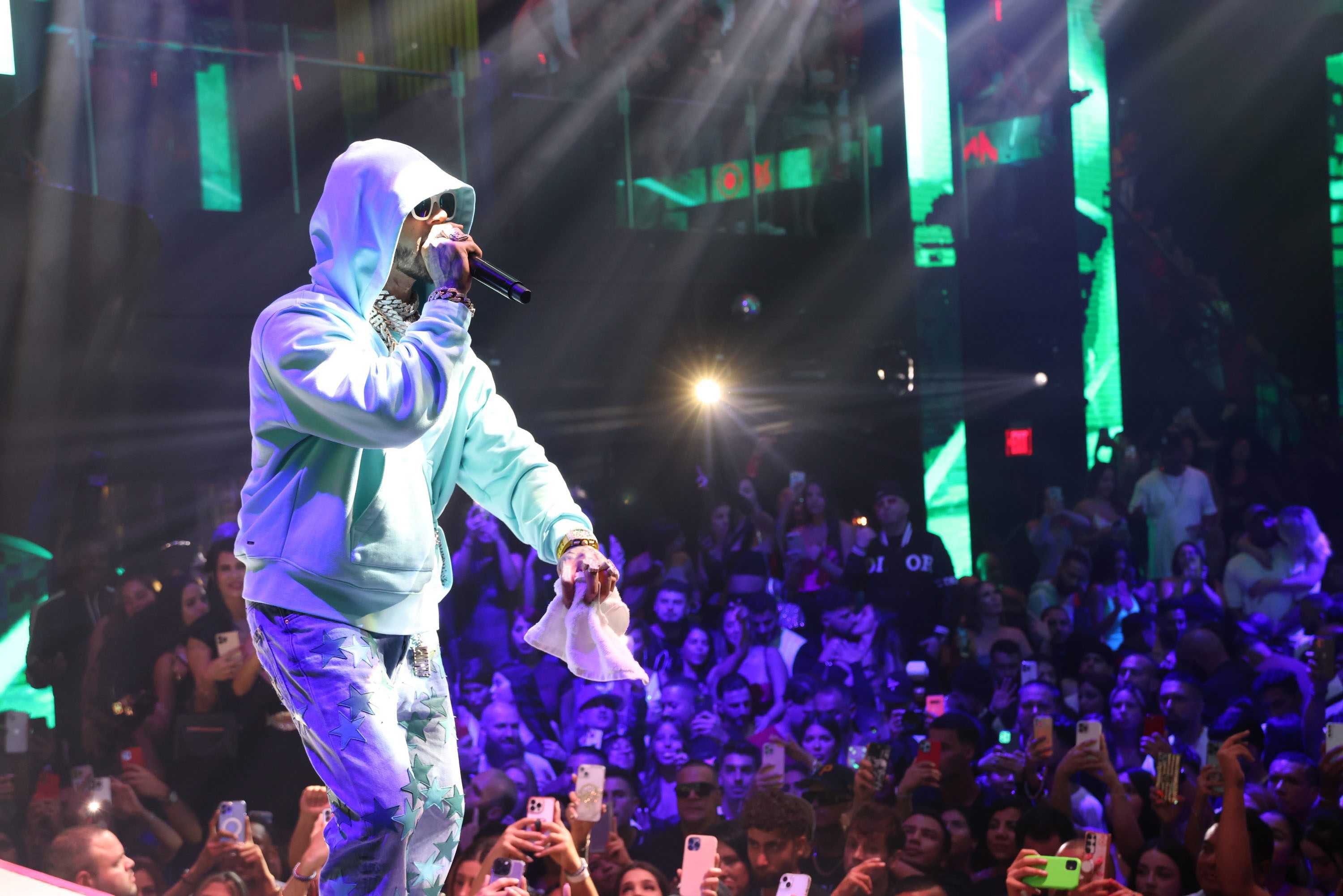 Anuel AA durante un concierto en Miami (Cordon Press)