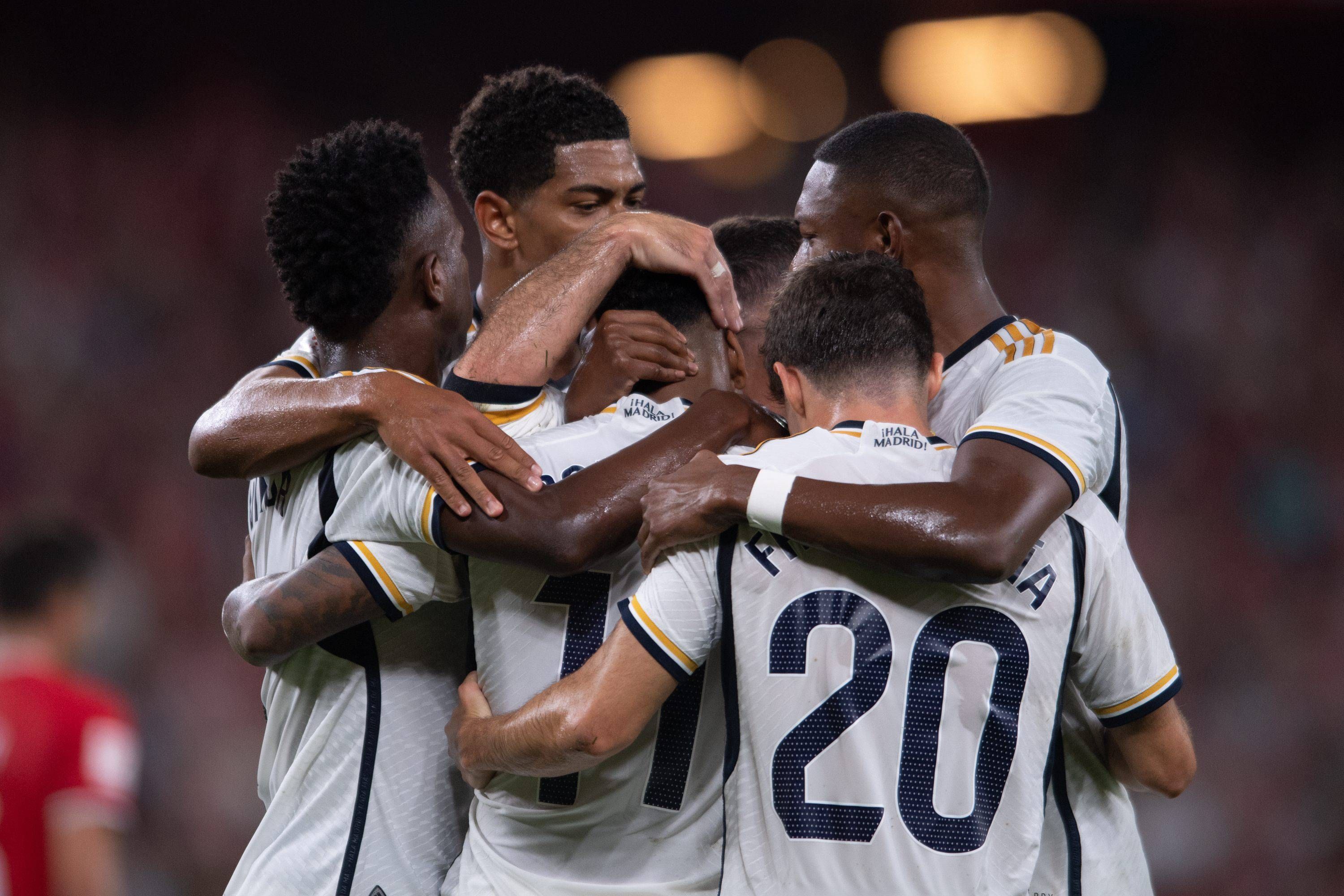 Los jugadores del Real Madrid celebran un gol al Athletic (Foto: Cordon Press).