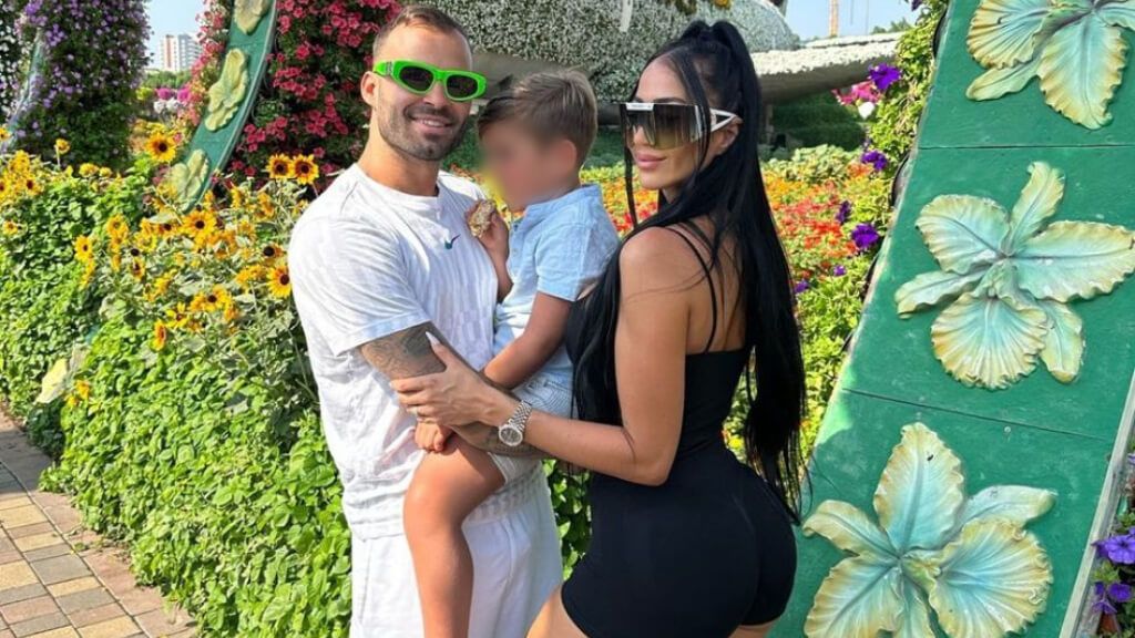 Aurah Ruiz junto a Jesé Rodríguez y su hijo Nyam..