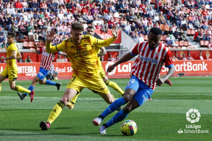  Juan Otero en el Sporting-Mirandés.