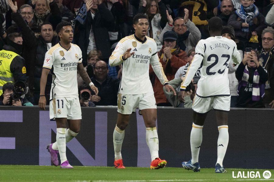 Bellingham celebra su tanto con Mendy en el Real Madrid-Villarreal..