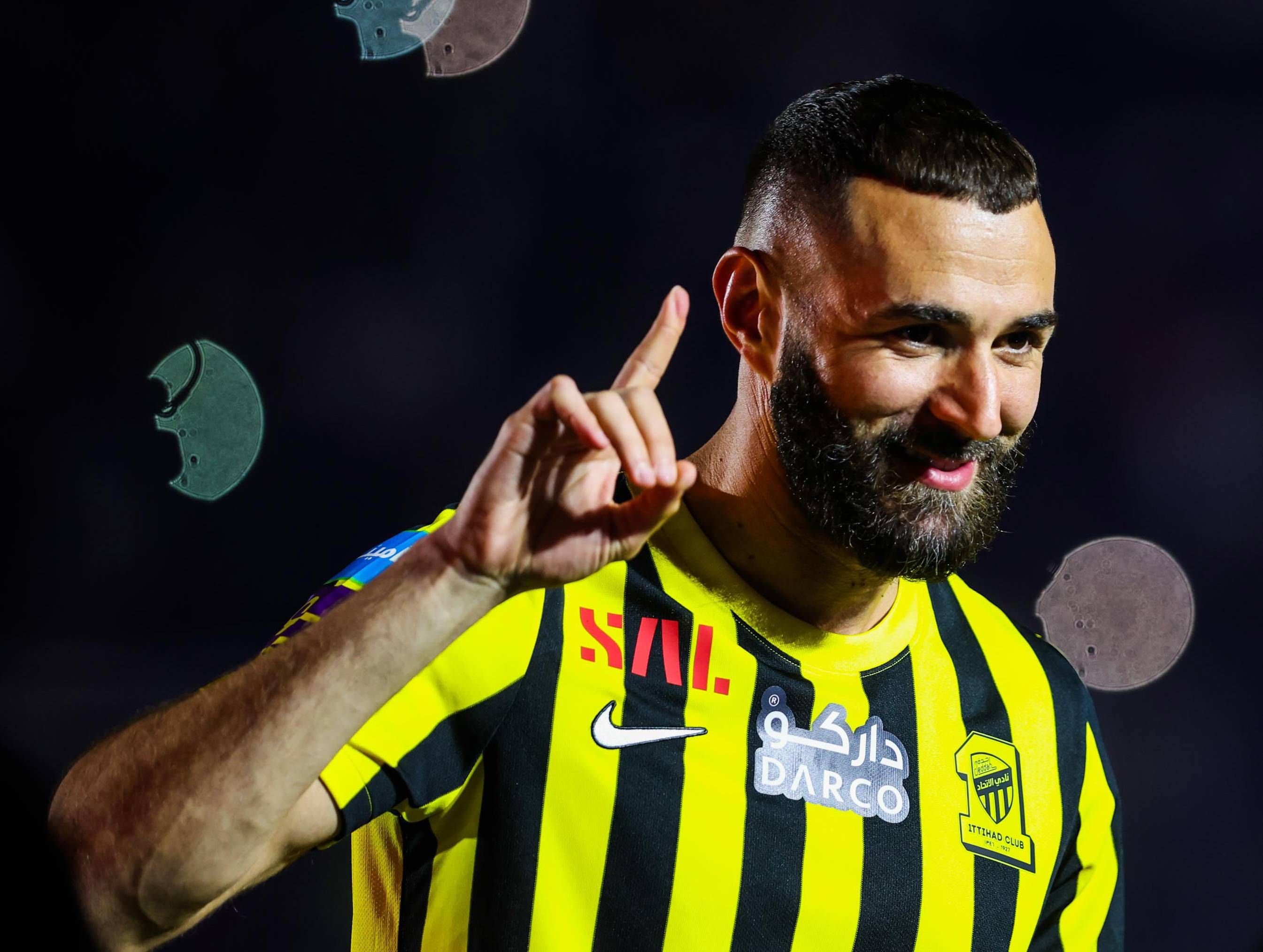 Benzema durante su presentación con el Al-Ittihad.