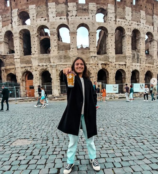  Mariana Rocha, surfista, disfrutando en Roma