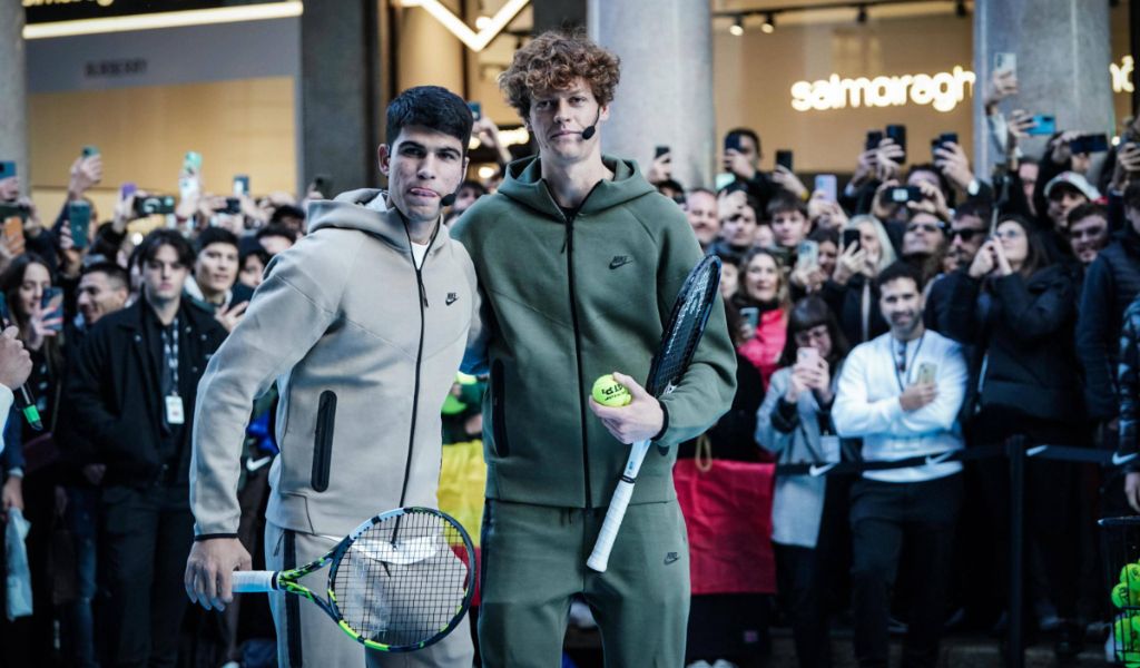  Carlos Alcaraz y Jannik Sinner en un evento de Torino (Fuente: Cordon Press)