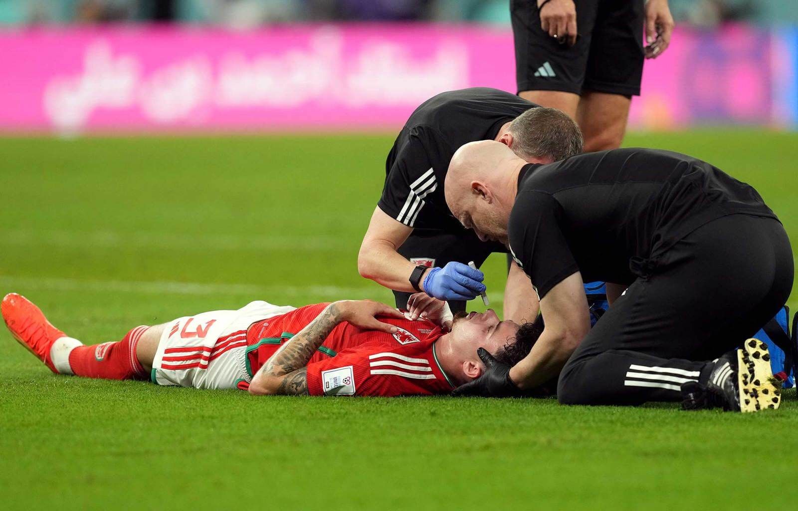  Conmoción cerebral en un partido de fútbol (Cordon Press)