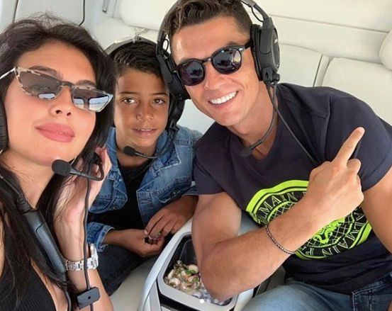  Cristiano Ronaldo, Georgina Rodríguez y Cristiano Jr., en helicóptero.