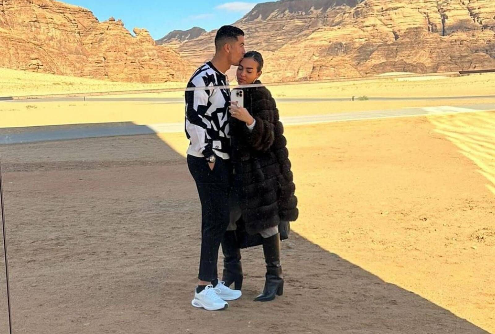 Cristiano Ronaldo y Georgina Rodríguez en el Maraya Concert Hall.