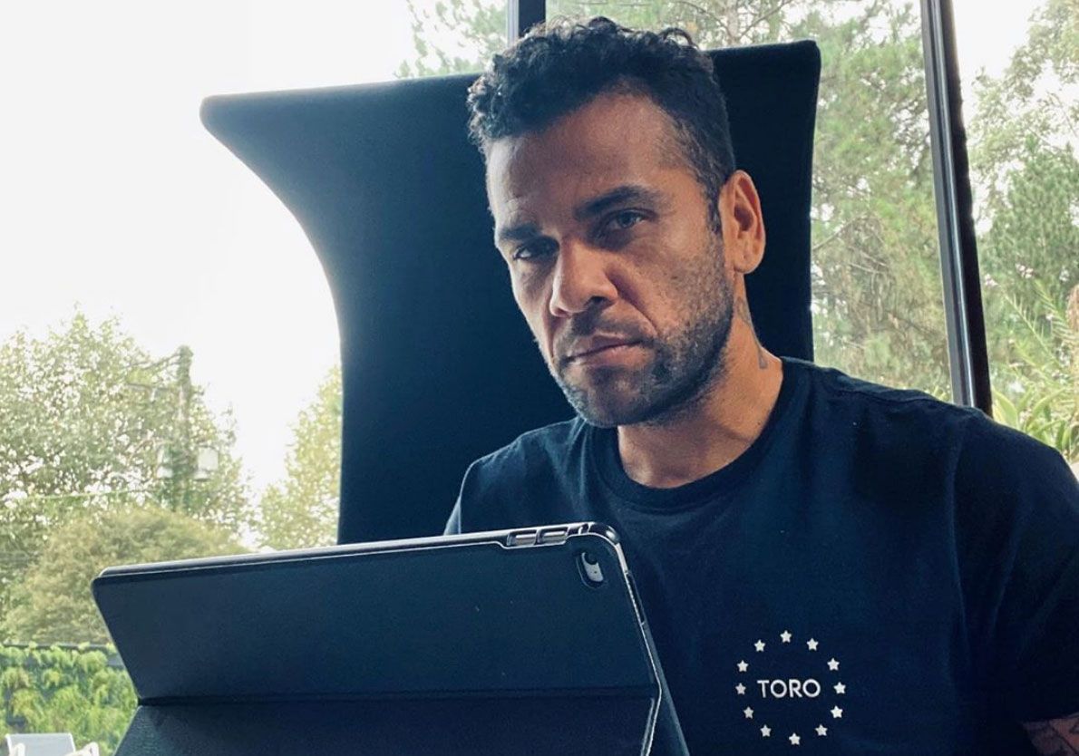 Dani Alves posa en una foto de Instagram.
