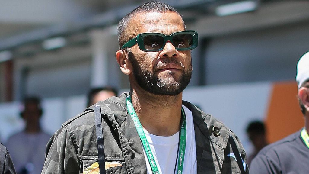  Dani Alves en el paddock de un Gran Premio de la Fórmula 1 (Cordon Press)