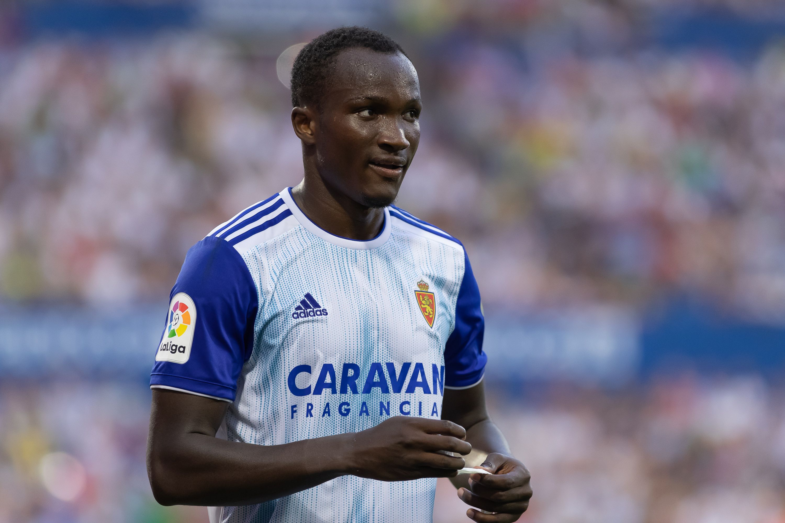 Raphael Dwamena en un partido del Real Zaragoza.