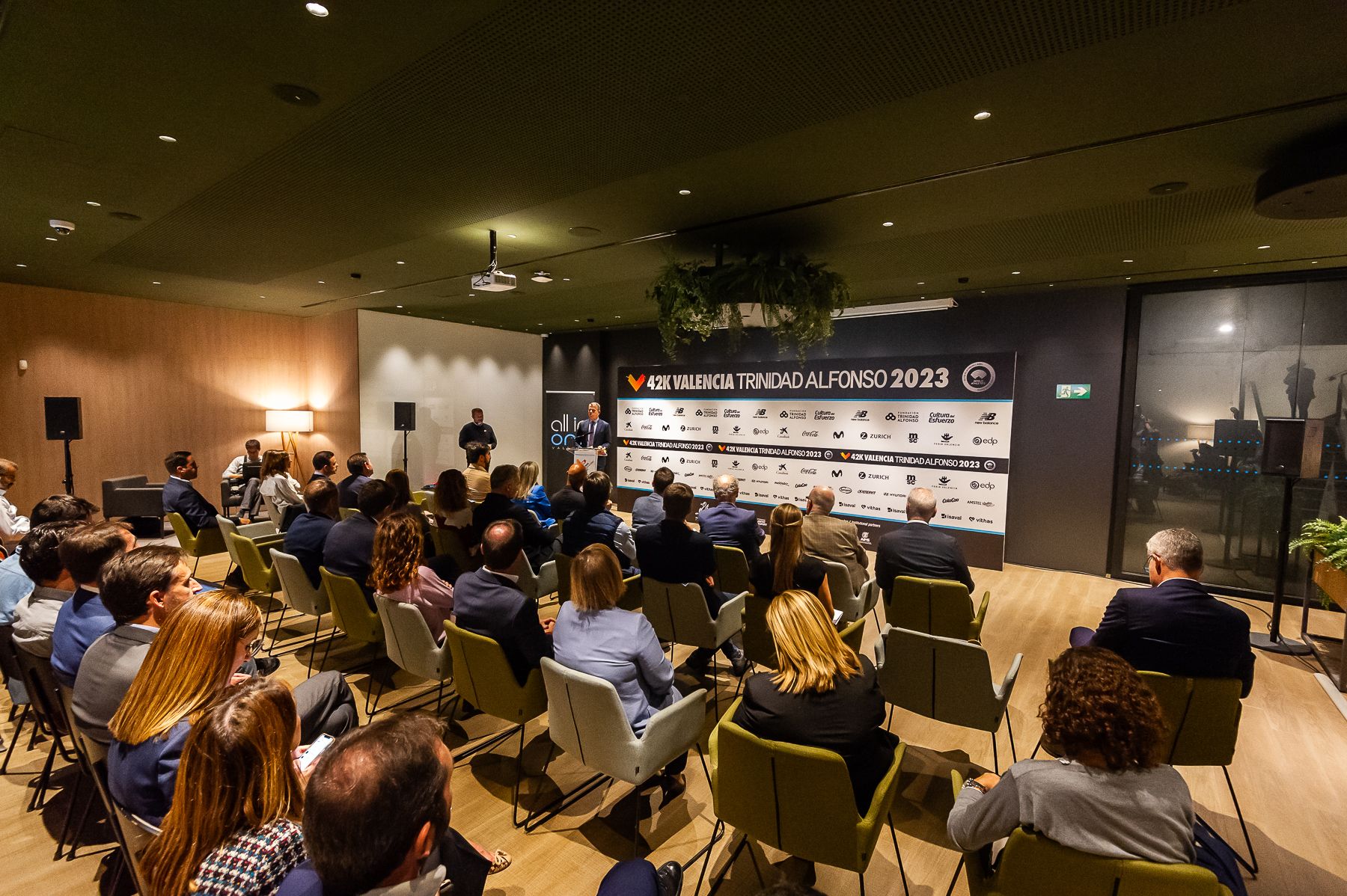 El Maratón Valencia y los clubes de la élite se hermanan para la gran cita del año