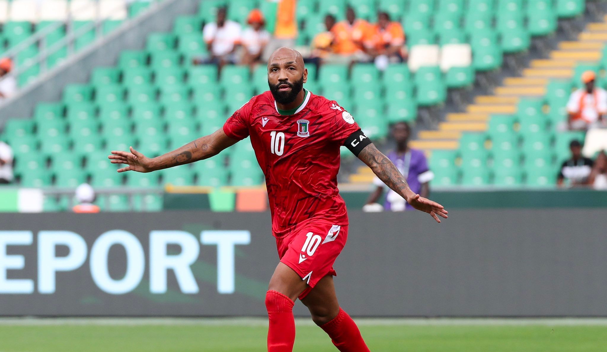 Emilio Nsue celebrando uno de los goles de Guinea Ecuatorial.
