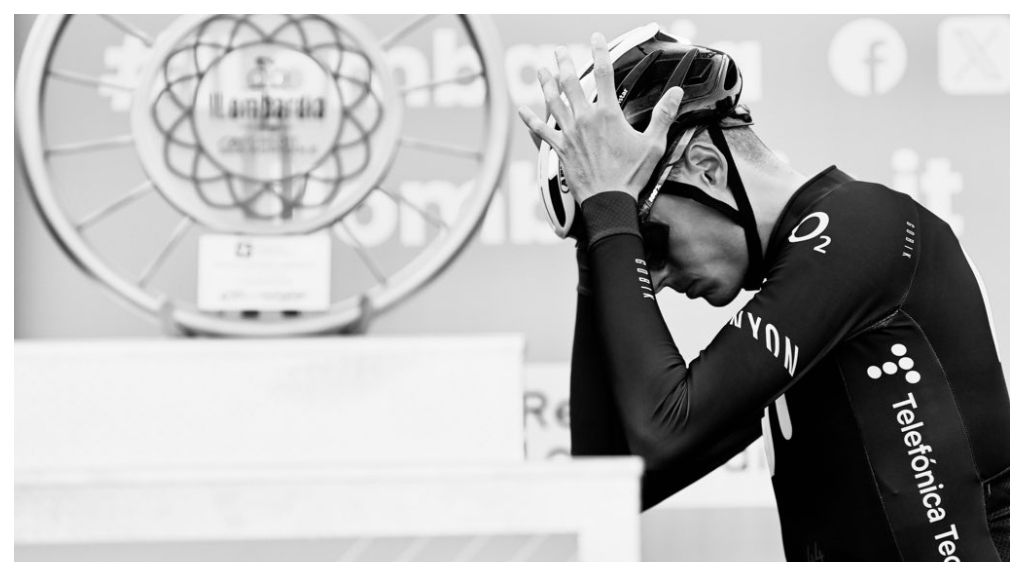  Enric Mas tras la caía en el Giro de Lombardía. (Fuente: @EnricMasNicolau)