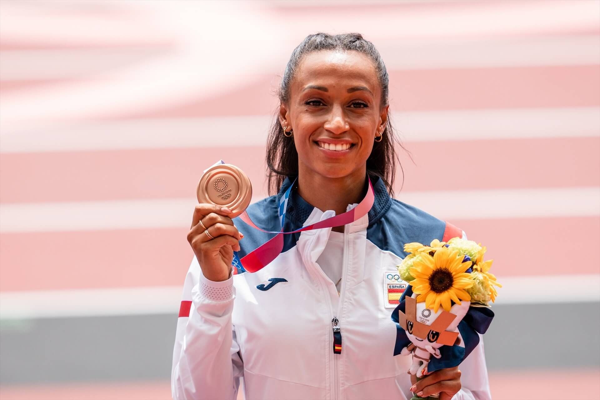  Ana Peleteiro con la medalla de bronce de los Juegos Olímpicos de Tokyo