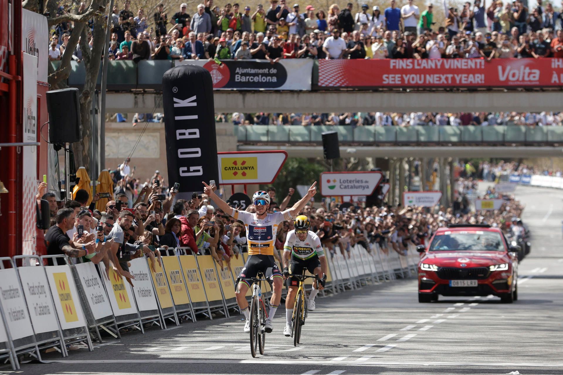  Evenepoel entra a meta en la Volta a Catalunya (FOTO: EFE).
