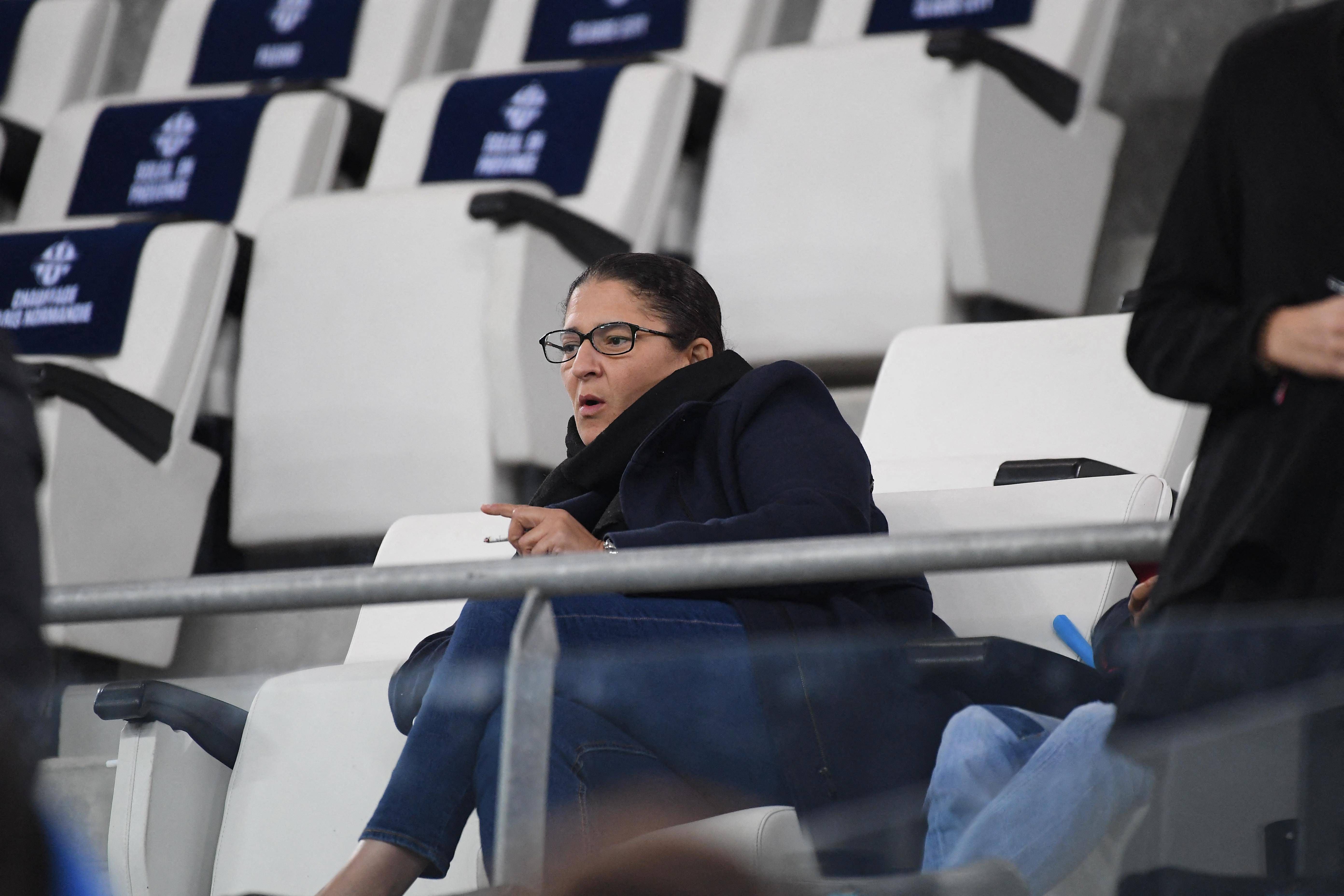  Fayza Lamari en el palco durante un encuentro de su hijo (Cordon Press)