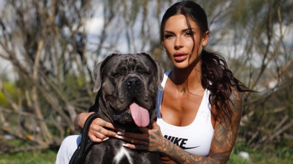  Alba Casillas con su perro