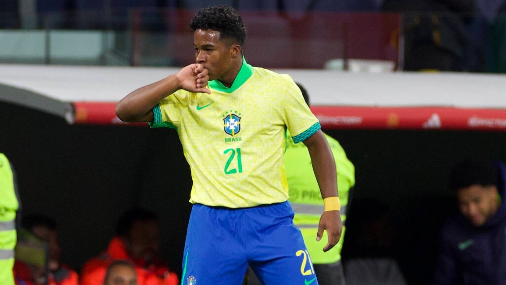  Endrick celebra su gol en el España-Brasil.