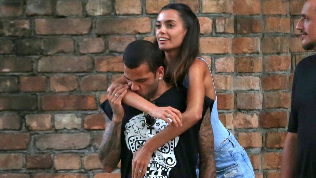 Dani Alves y Joana Sanz, durante unas vacaciones en Brasil