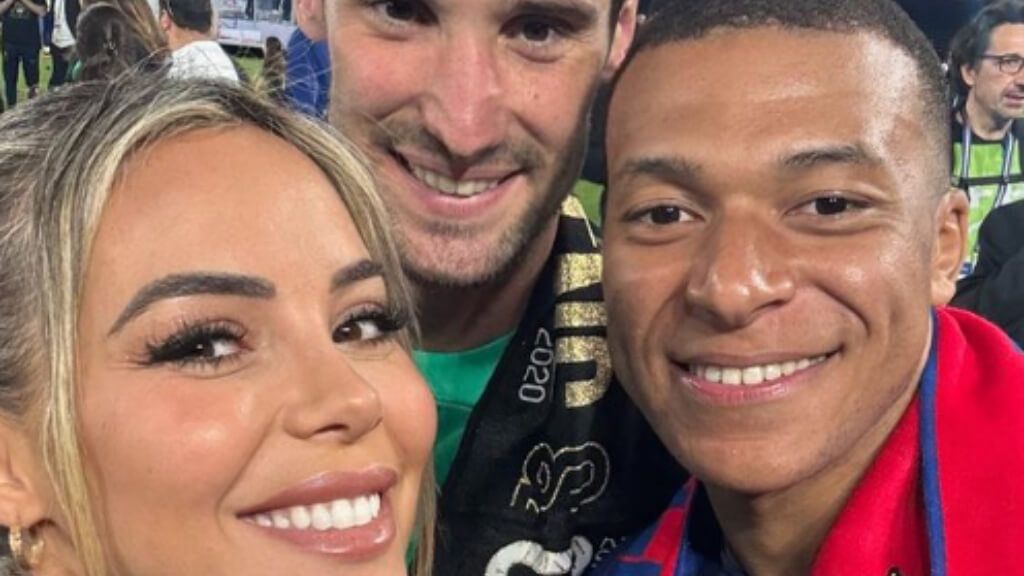 Alba Silva, Kylian Mbappé y Sergio Rico, en el Parque de los Príncipes