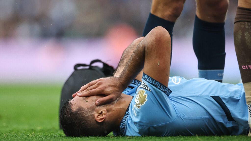 Rodrigo Hernández se lamenta por su lesión