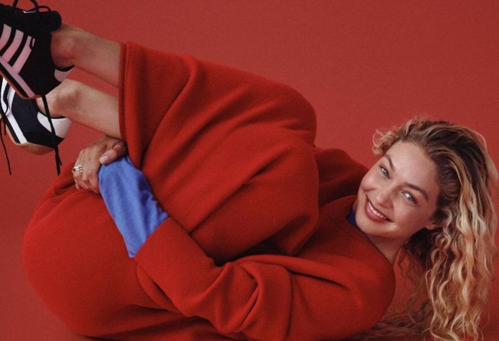 Gigi Hadid en una fotografía para una campaña publicitaria (@gigihadid)