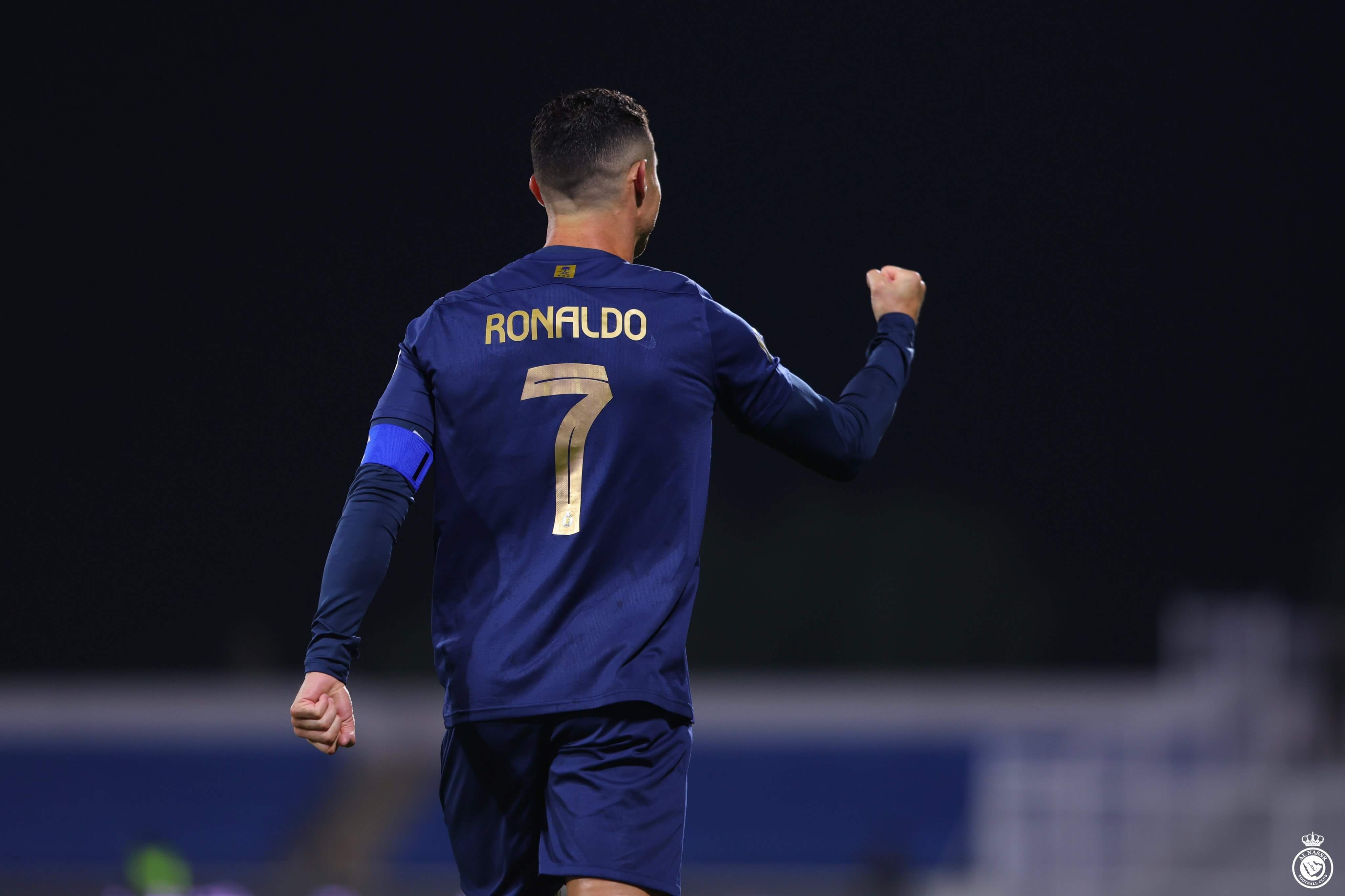 Puño en alto de Cristiano Ronaldo tras un nuevo gol con el Al-Nassr