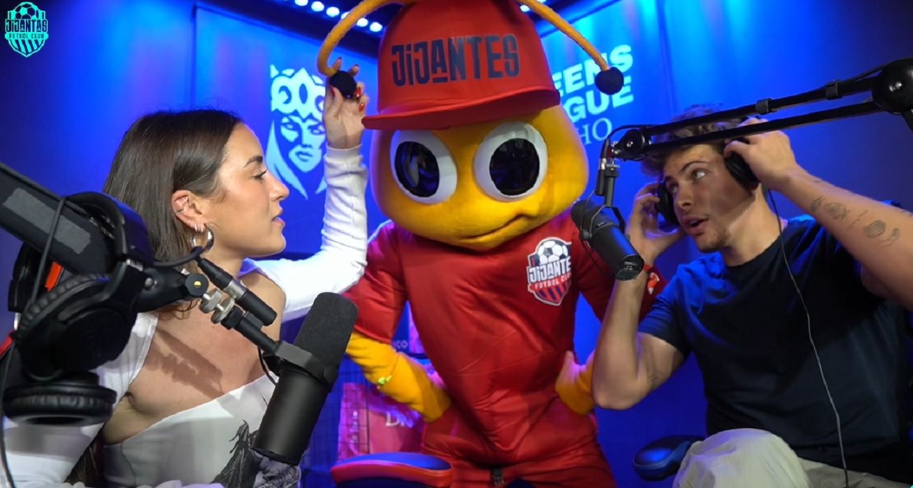 Paula Gonu durante su único partido como presidenta de Jijantas en la Queens League.