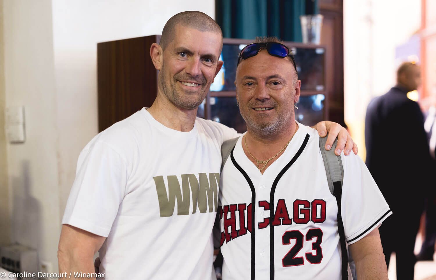  Gus Hansen con un admirador