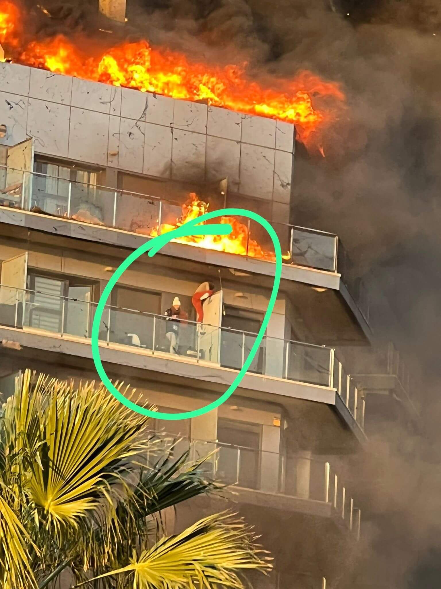 Hay una persona atrada