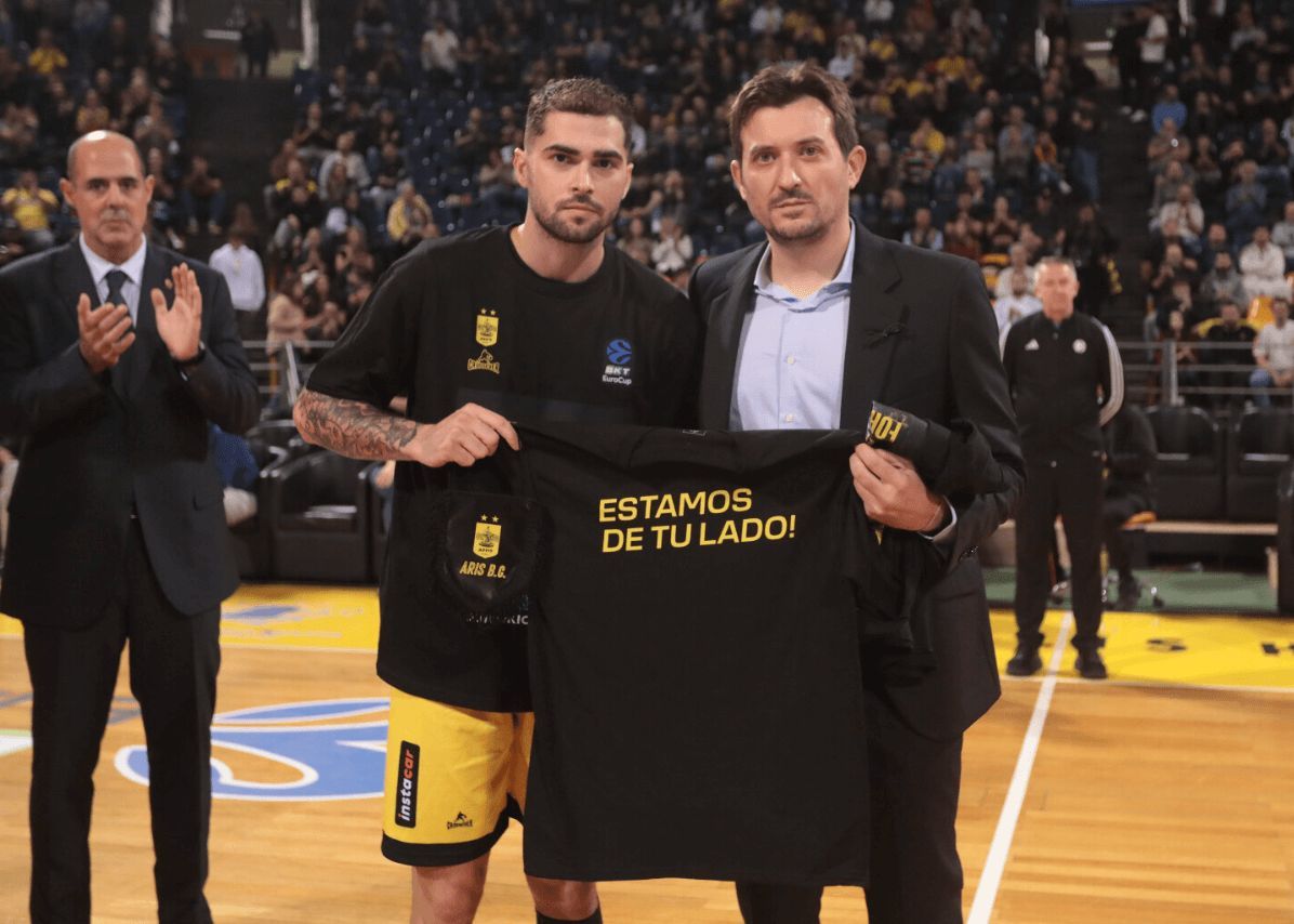 Homenaje del Valencia Basket a los afectados por la DANA en Grecia (Fotos: Megapress / Aris BC Mide