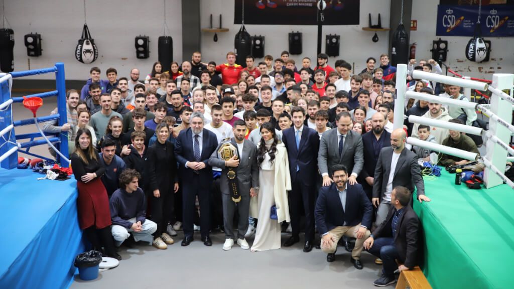  Ilia Topuria junto a varios deportistas españoles.