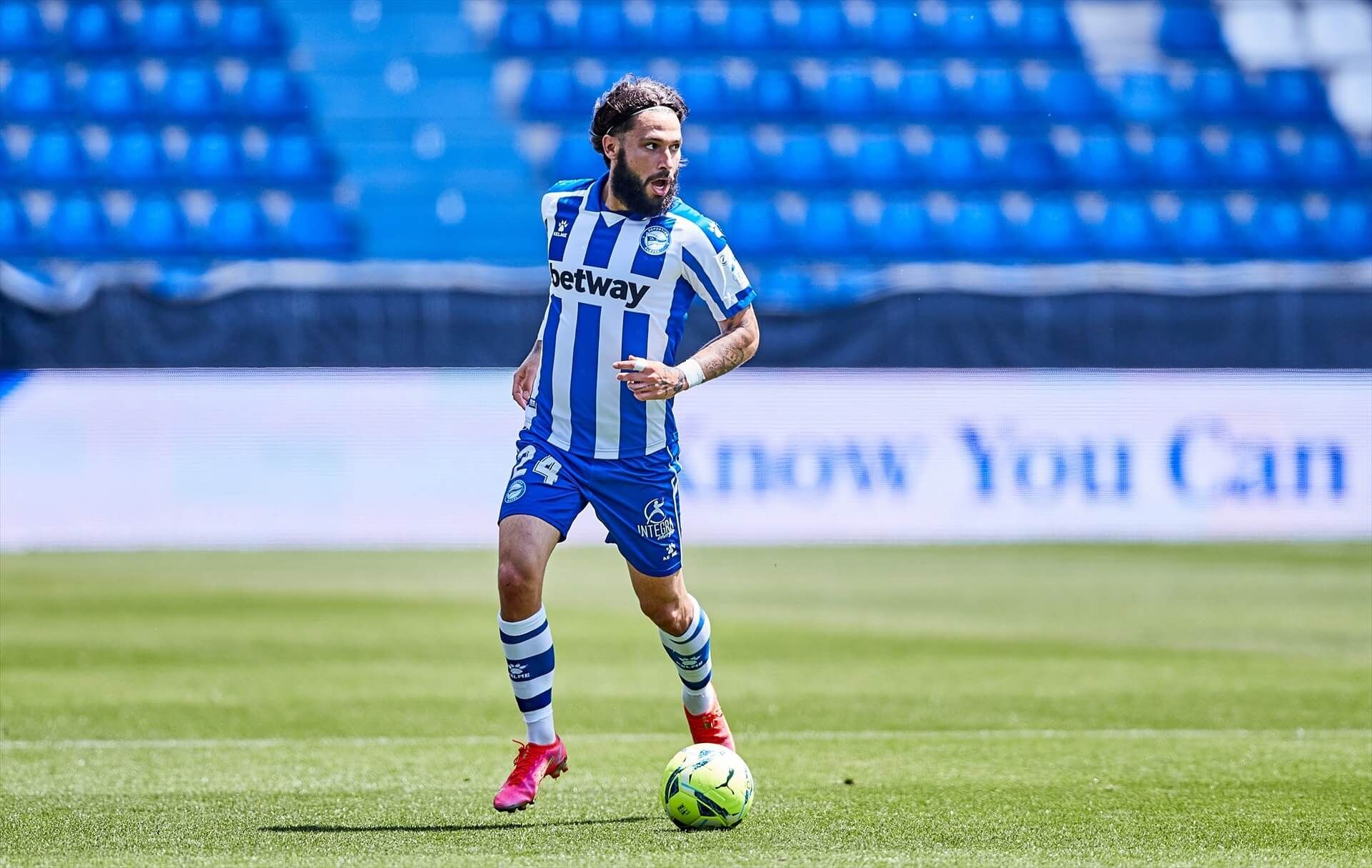 Jota Peleteiro en su etapa como jugador del Deportivo Alavés.