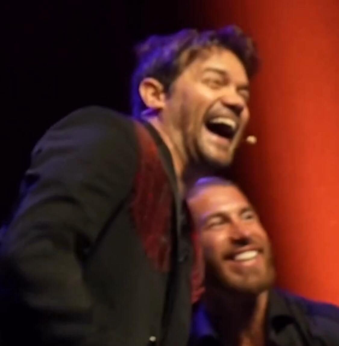  Juan Dávila y Sergio Ramos en el show del humorista (Captura: @juandavila).